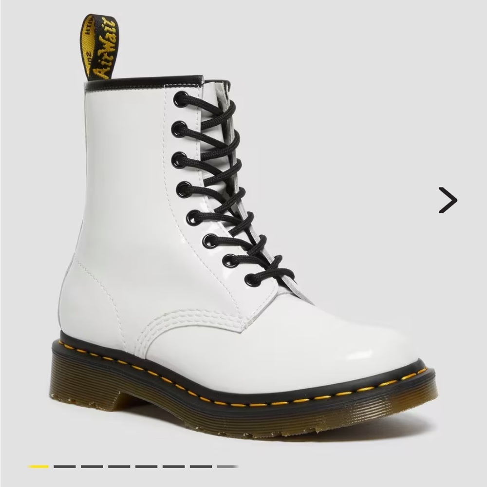 DOC MARTEN white boots size EU 36.